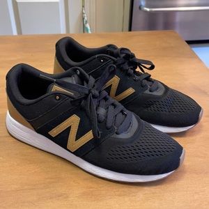NEW BALANCE LEATHER & BLACK SNEAKER